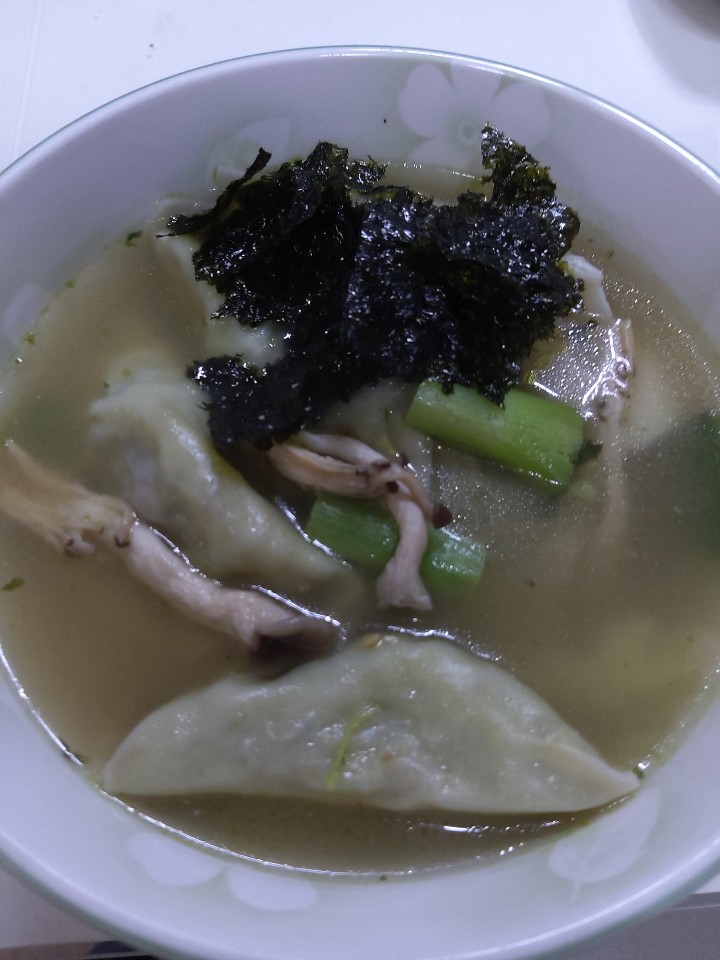  뜨끈뜨끈한 비건만두국으로 초겨울 맞이하기