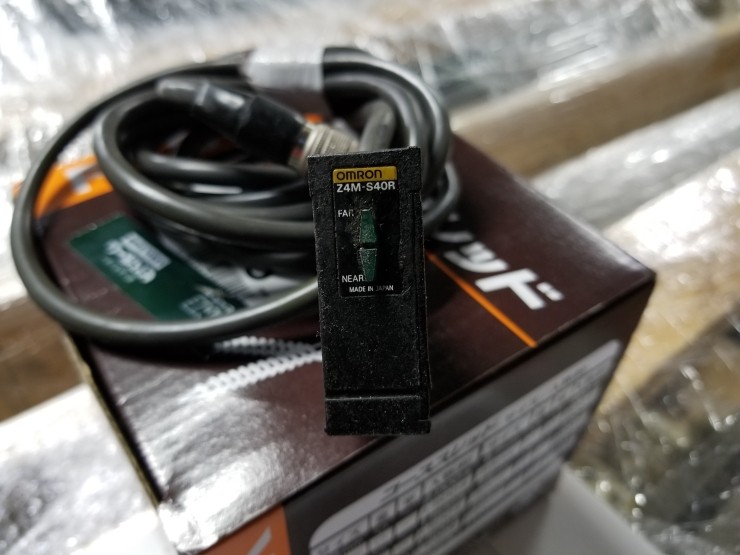  Z4M-S40R / LASER DISPLACMENT SENSOR / OMRON