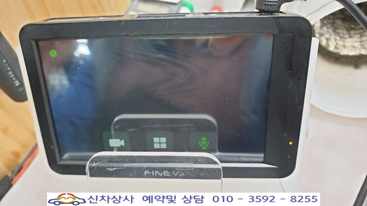 파인뷰 SQ100 블랙박스, 모니터에 영상은 안 나오고 검은 화면만 나와요. 파인뷰 SQ100 블랙박스, 모니터에 영상은 안 나오고 검은 화면만 나와요.