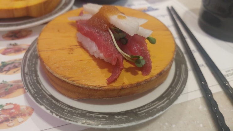  강남역 회전초밥집-스시마이우 강남CGV점-간결한 내부, 저렴한 점심 메뉴,수요미식회 소개된 회전 초밥집