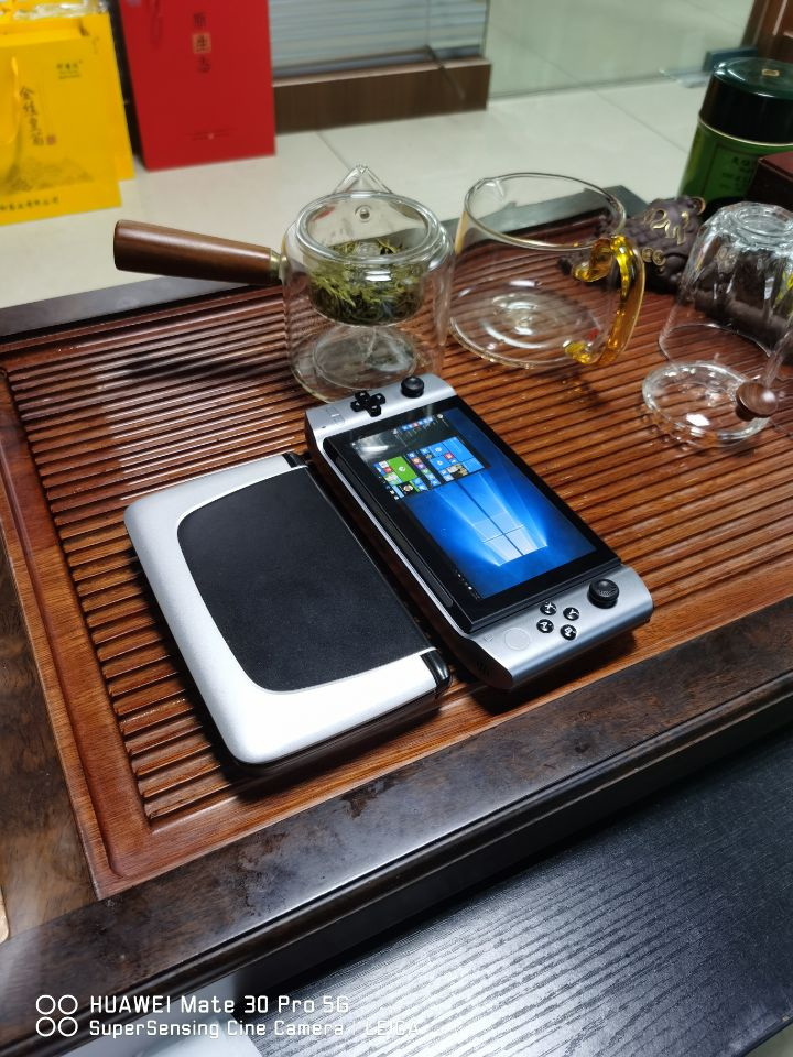  [GPD WIN 3] GPD WIN 2 와 크기 비교 사진