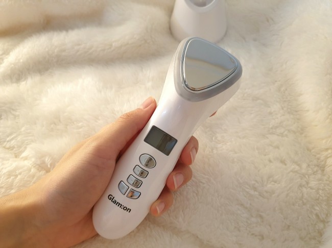  글램온 :: 피부 마사지기로 우아한 홈케어