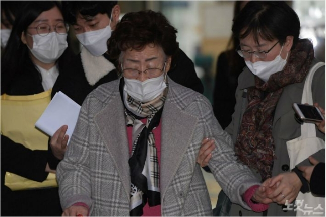 울분 토한 이용수 할머니 "법 믿고 기다렸는데…책임지세요"