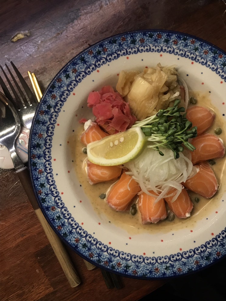  연남동 안가면 후회하는 연어 맛집 _ 연어롭다