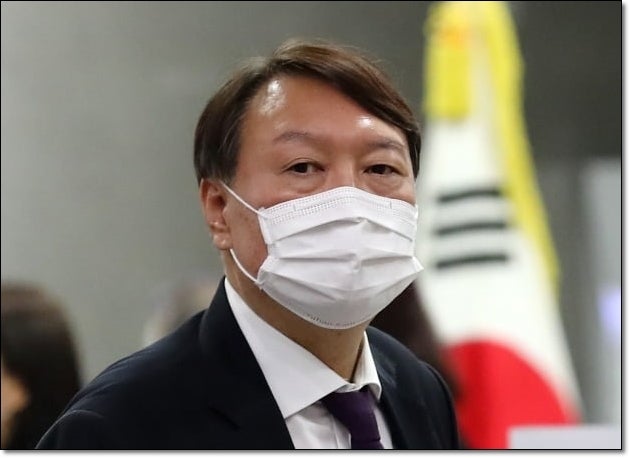 윤석열 대선주자 지지율 ‘깜짝 1위’…더 커지는 대권 대망론