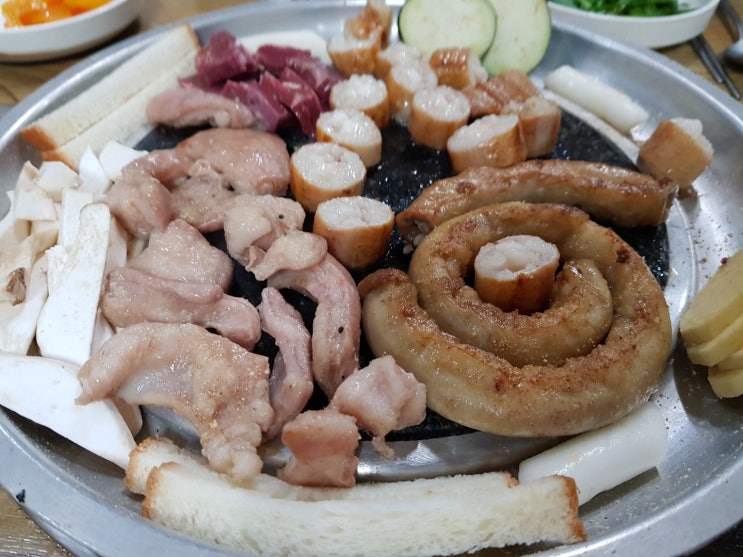  줄서서 먹는 한우 삼창 찐맛집 < 신창동 알곱창명가>