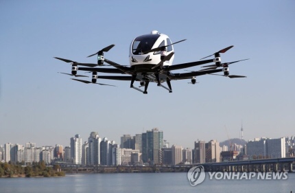  “드론 택시” 80 쌀 싣고  7분간 첫 실증비행