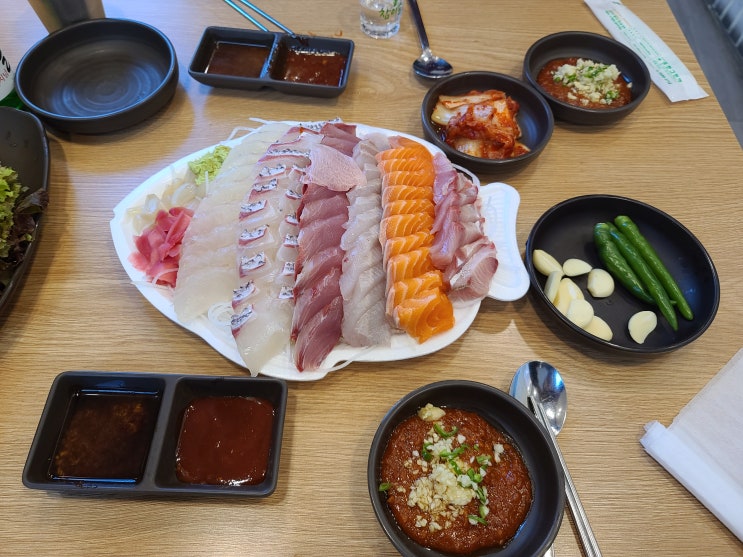 노량진수산시장맛집 부산자갈치 모듬회 하늘채광장