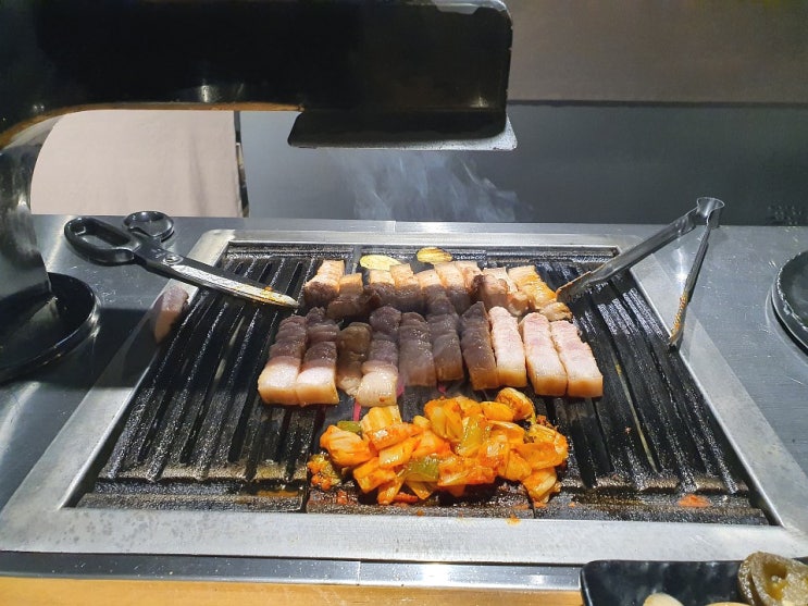  와인과 어울리는 삼겹살을 찾는다면 경주 지금,돼지