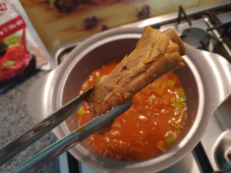  간편조리 등갈비김치찜 맛있게 끓이는 방법~