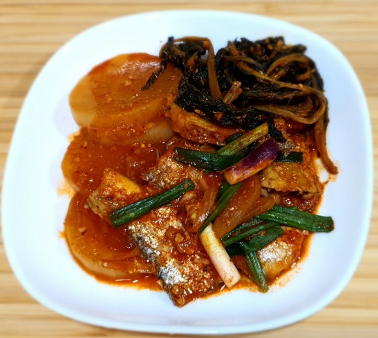  무 시래기를 머금은 갈치 무 조림 칼칼한 양념장 공유해요