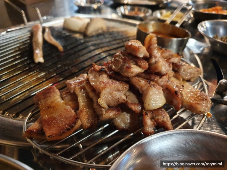  레트로 감성의 오설록 흑돼지맛집 꼴통고기
