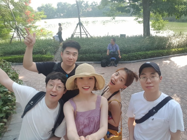  남자 셋, 여자 둘 안친한 언니오빠들과의 베트남 하노이 여행 시작