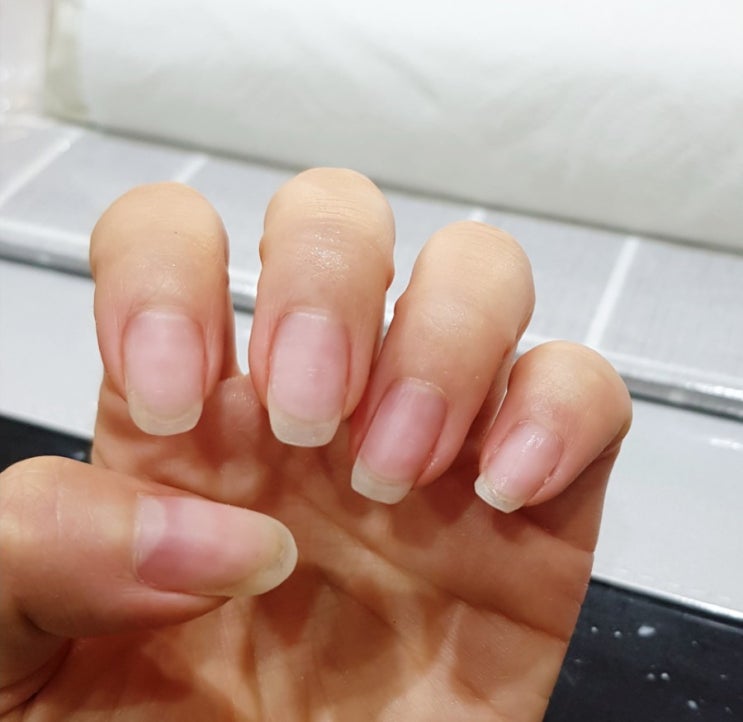  크라스니 스페이스 네일에서 젤제거