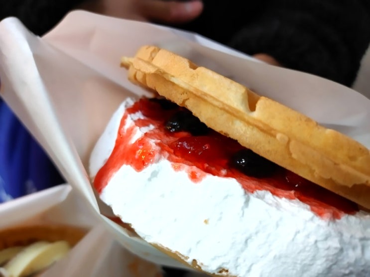  와플대학 철산로데오점- 시원 달콤달콤한 맛있는 길거리 디저트 와플