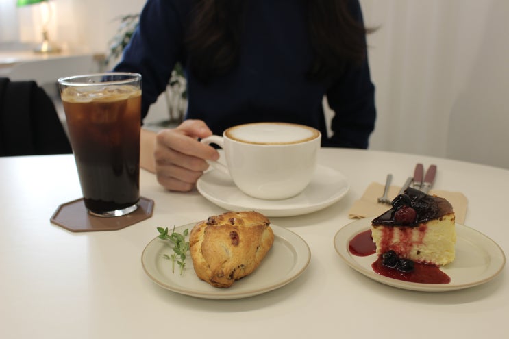 신림디저트맛집 스콘과 바스크치즈케이크가 맛있는 카페 드 플로르 Cafe de Flore