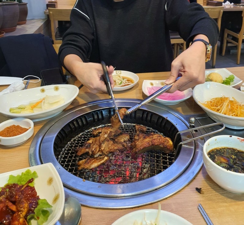 방배역 고기집 | 마포갈비 방배동 33년전통 오래된 맛집, 리모델링 새로 해서 좋아졌어요! (어릴적 먹던 돼지갈비 생각날때 가요) :  네이버 블로그