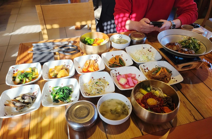 전주한옥마을 떡갈비 꽃담집 한상차림으로 알차게 전주한옥마을 떡갈비 꽃담집 한상차림으로 알차게