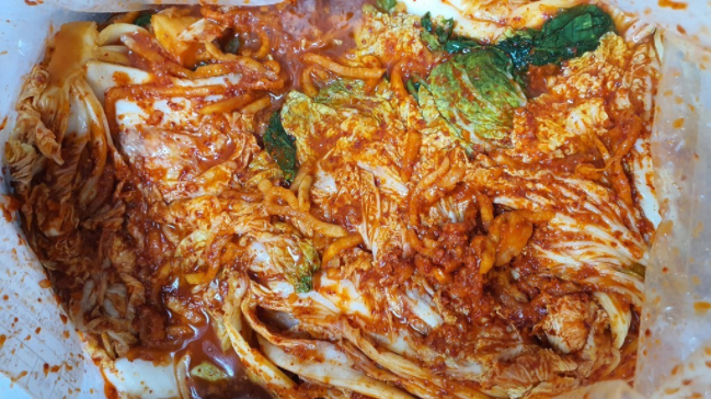  김치는 먹어야겠고, 김장하기는 부담스러울때... 저는 편하게 사먹습니다^^;; -친정김치  -
