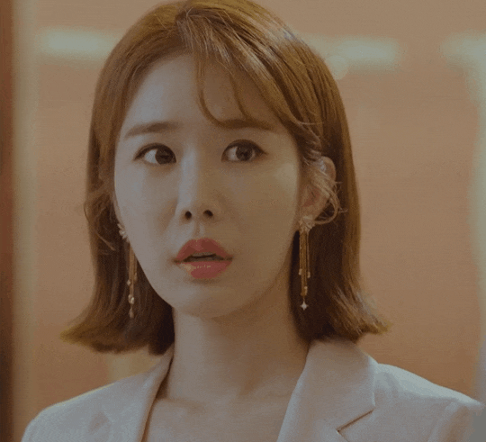 유인나 단발 염색 머리