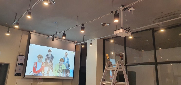  경기도 부천시 사무실 쇼룸 전시장 빔프로젝터 출장설치