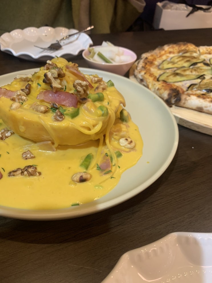  (부천/신중동) 빼빼로데이 때 미리 예약해둔 신중동역 근처 레스토랑 쏘나맑음에서 단호박 파스타랑 가지가지 한 피자로 맛있고 즐거운 저녁식사했어요 