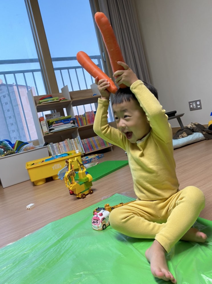  우리 아이의 당근놀이.