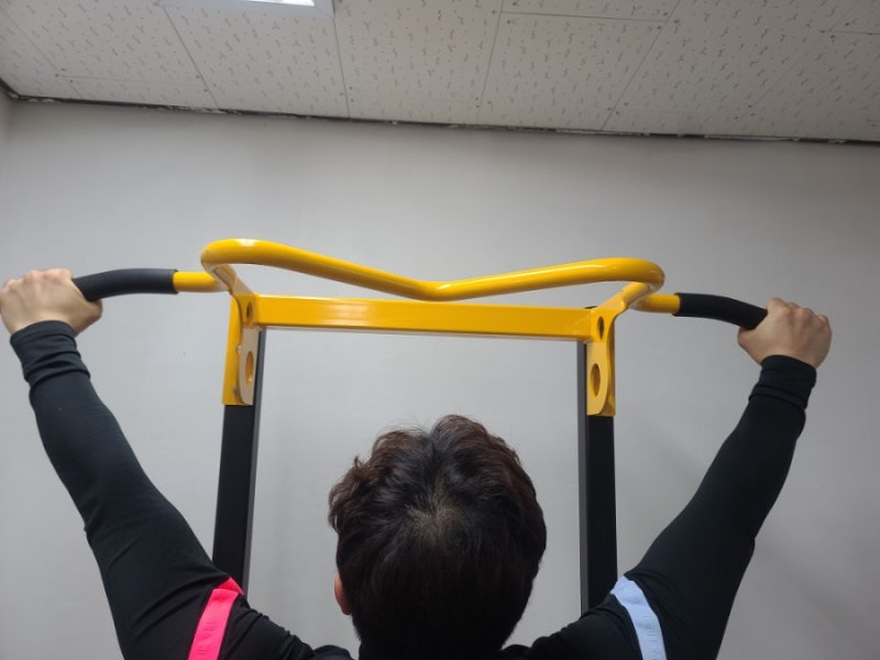 가정용철봉 사무실에서도 치닝디핑 힘콩철봉 함께 열운
