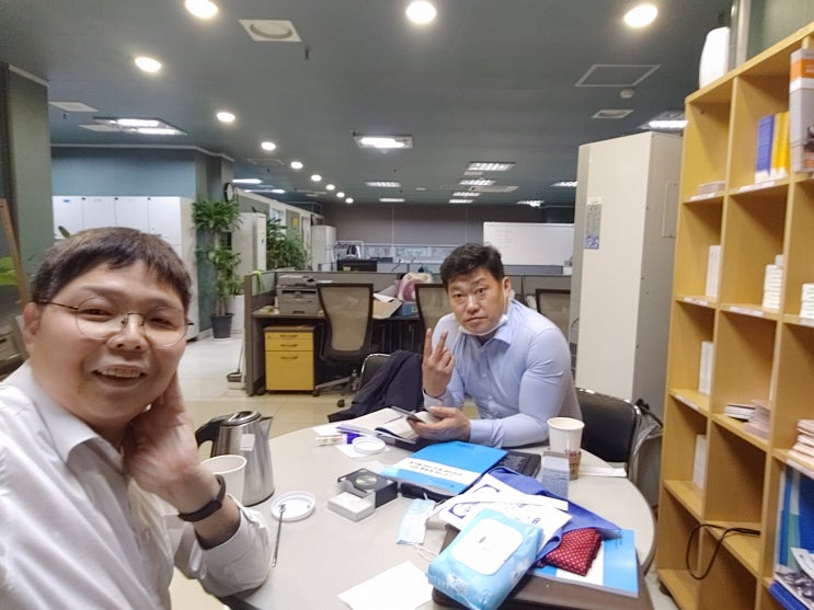  오늘 사무실에 AIG어드바이저 다니는 고등학교 동창이 놀러왔네요.