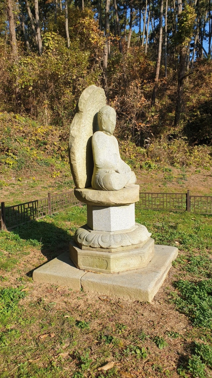 몽산포 솔빛마을 인근문화재 - 태안 몽산리석가여래좌상 몽산포 솔빛마을 인근문화재 - 태안 몽산리석가여래좌상