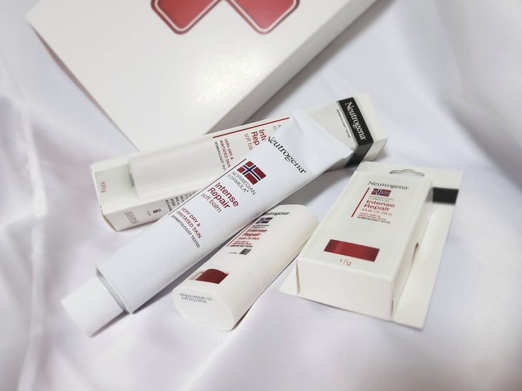 좋은 보습제품 추천! 겨울철 보습은 뉴트로지나 인텐스 리페어 소프트 밤 & 인텐스 리페어 멀티오일스틱으로 해결!