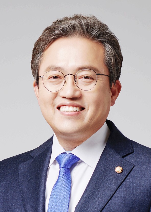  < CEO&리더 > 송기헌의원 - 4년간 성범죄자 재범방지 심리치료  부족