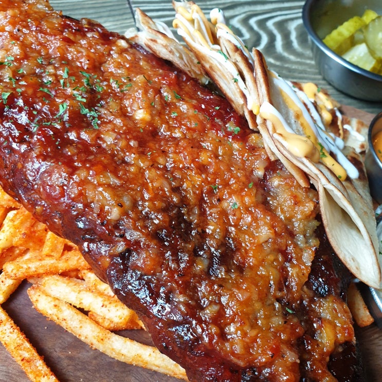  용리단길 맛집 / 버뮤다삼각지 유니크한 분위기의 퓨전음식점