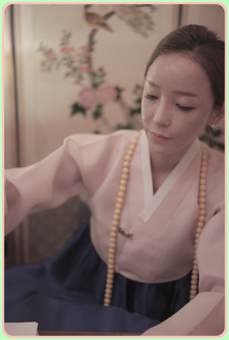  무속인 정성을 다하는 기도발원.