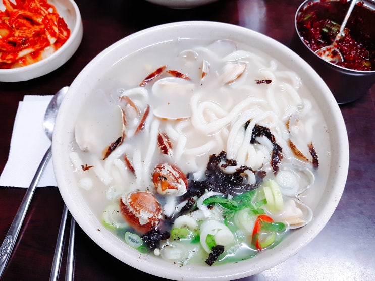  비가 오는 날 바지락 칼국수 최고에요!