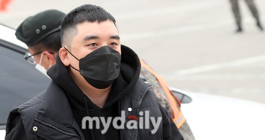 승리 →오늘 세번째 군재판 증인 정준영 유인석 불참 승리 →오늘 세번째 군재판 증인 정준영 유인석 불참