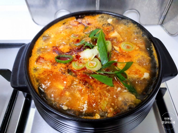  굴순두부찌개 끓이는법 다른 반찬은 사치!