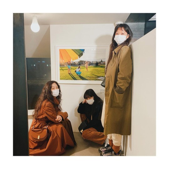 정려원, 공효진과 류준열 사진전 방문 전시보니 마음이 울컥 정려원, 공효진과 류준열 사진전 방문 전시보니 마음이 울컥