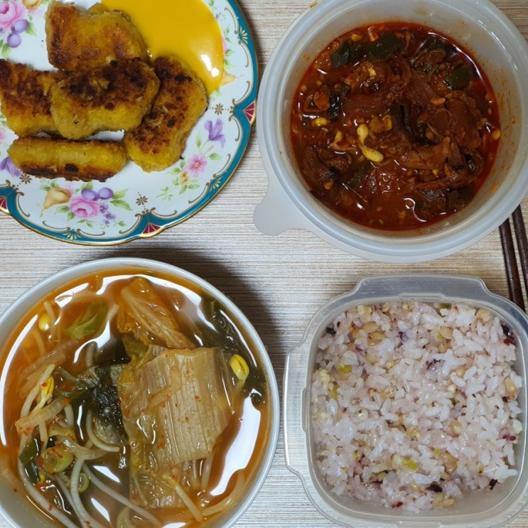  간단하게 끓이는 해장용 '김치콩나물국' 만들어보다