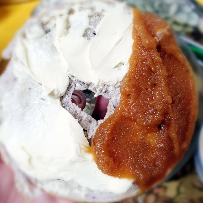곰곰 블루베리 베이글&필라델피아 크림치즈 내돈내먹 곰곰 블루베리 베이글&필라델피아 크림치즈 내돈내먹
