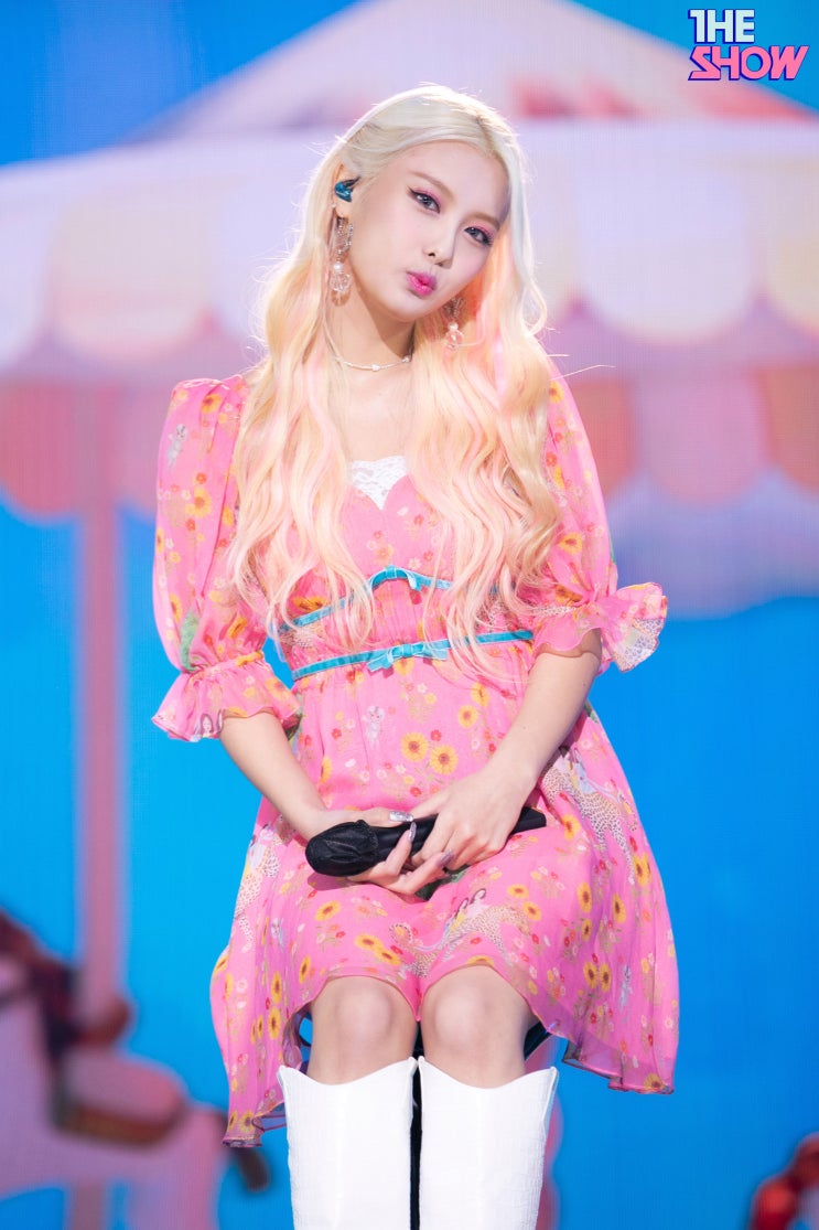모모랜드 더쇼 최초공개 더욱 화려해진 비주얼과 퍼포먼스로 돌아왔다! 6人6色의 다채로운 매력을 볼 수 있는 무대 모모랜드 더쇼 최초공개 더욱 화려해진 비주얼과 퍼포먼스로 돌아왔다! 6人6色의 다채로운 매력을 볼 수 있는 무대