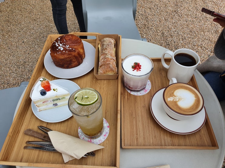  4층 건물전체가 카페!!부천 까치울역 루프탑 카페 스페이스작