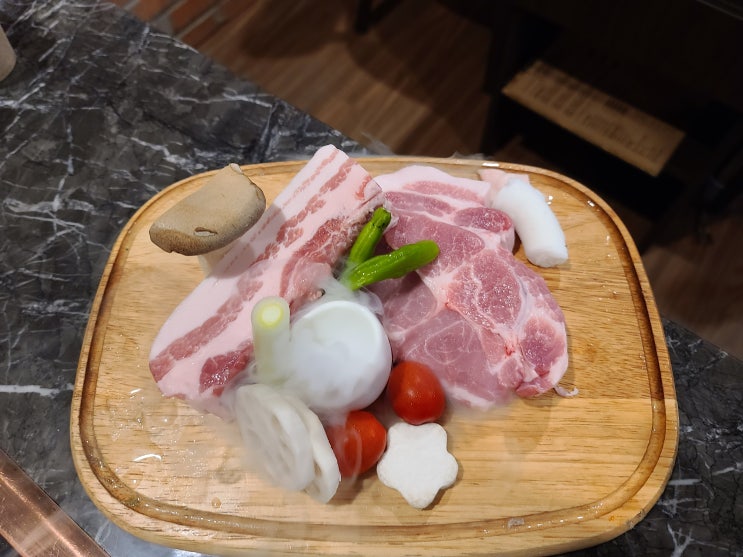  신정네거리역맛집 마장동김씨프리미엄한돈모듬세트