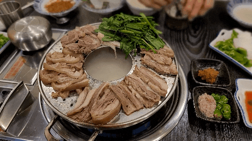  관저동보양식 산골흑염소에서 보약 먹고 왔어요.