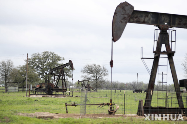 국제유가, 백신 긴급신청·가동 리그 감소에...WTI 1%↑ 브렌트 1.7%↑