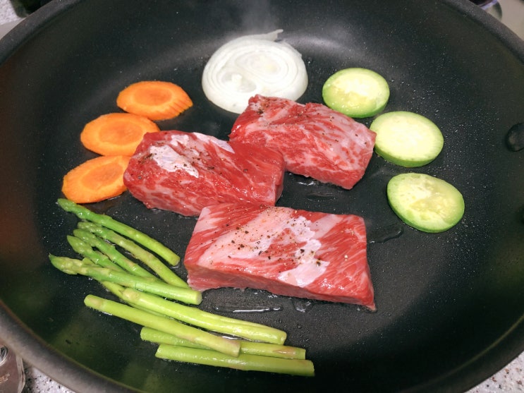  쓱쓱맛나소 진갈비살 스테이크 부드럽게 녹아 감탄사가 절로 나네