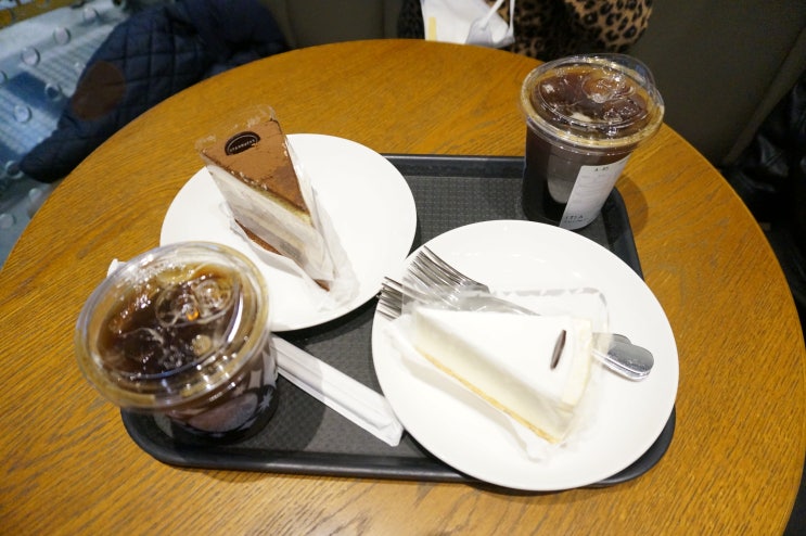  스타벅스 케이크 7레이어 가나슈와 클라우드 치즈케이크 맛 후기