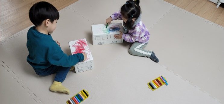 아이들(유아 만3,4세)과 집콕 색칙놀이 3가지 - 장난감색칠, 욕실색칠놀이, 스케치북에 물감놀이