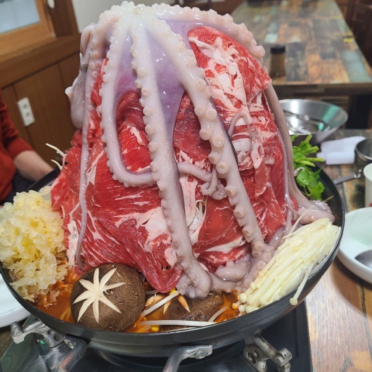  산더미 버섯전골 송기원 진주냉면 갈비탕