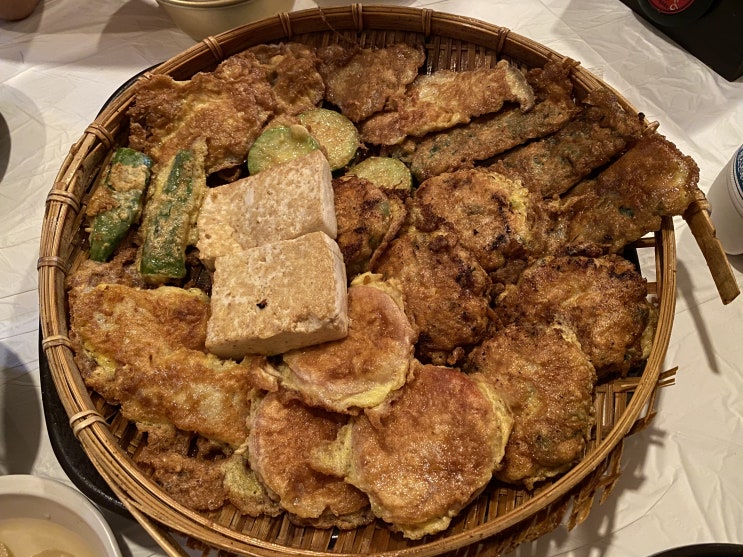 부천 중동 술집 "모듬전" 전집 에서 막걸리 부천 중동 술집 "모듬전" 전집 에서 막걸리